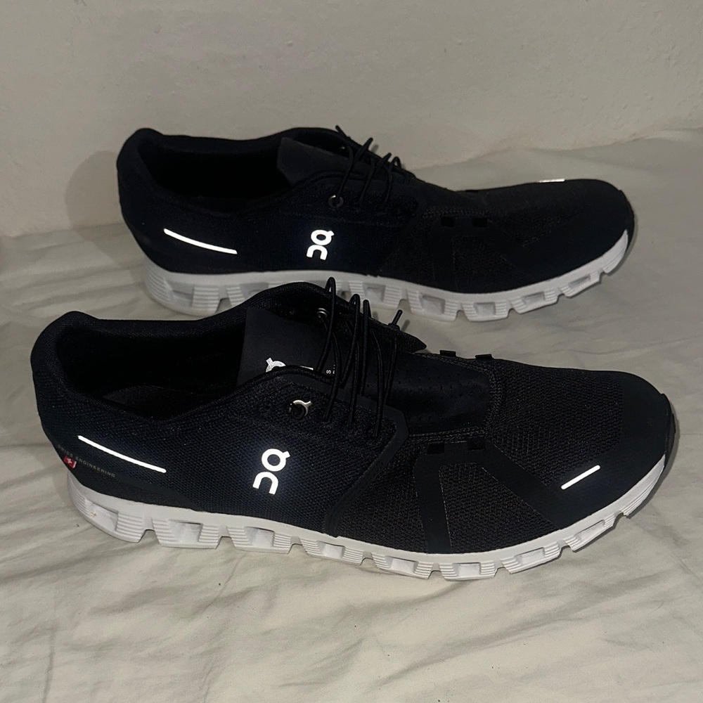 ON Men's Black Athletic Shoes